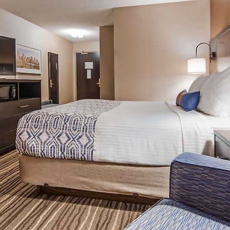 Best Western Plus Calgary Centre Inn Экстерьер фото