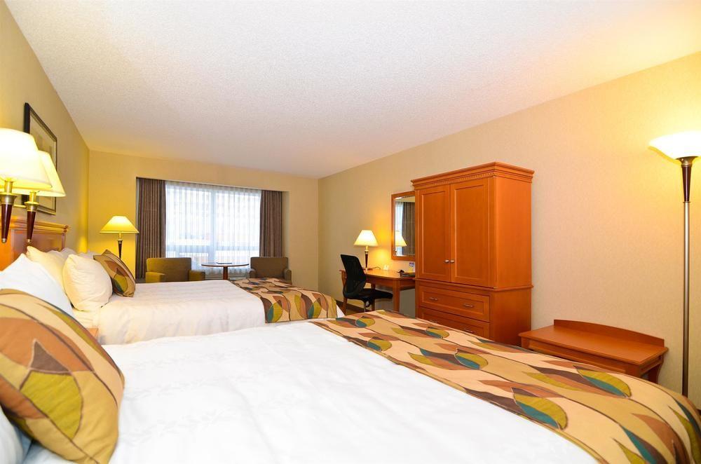Best Western Plus Calgary Centre Inn Экстерьер фото