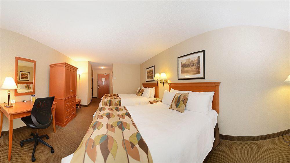 Best Western Plus Calgary Centre Inn Экстерьер фото