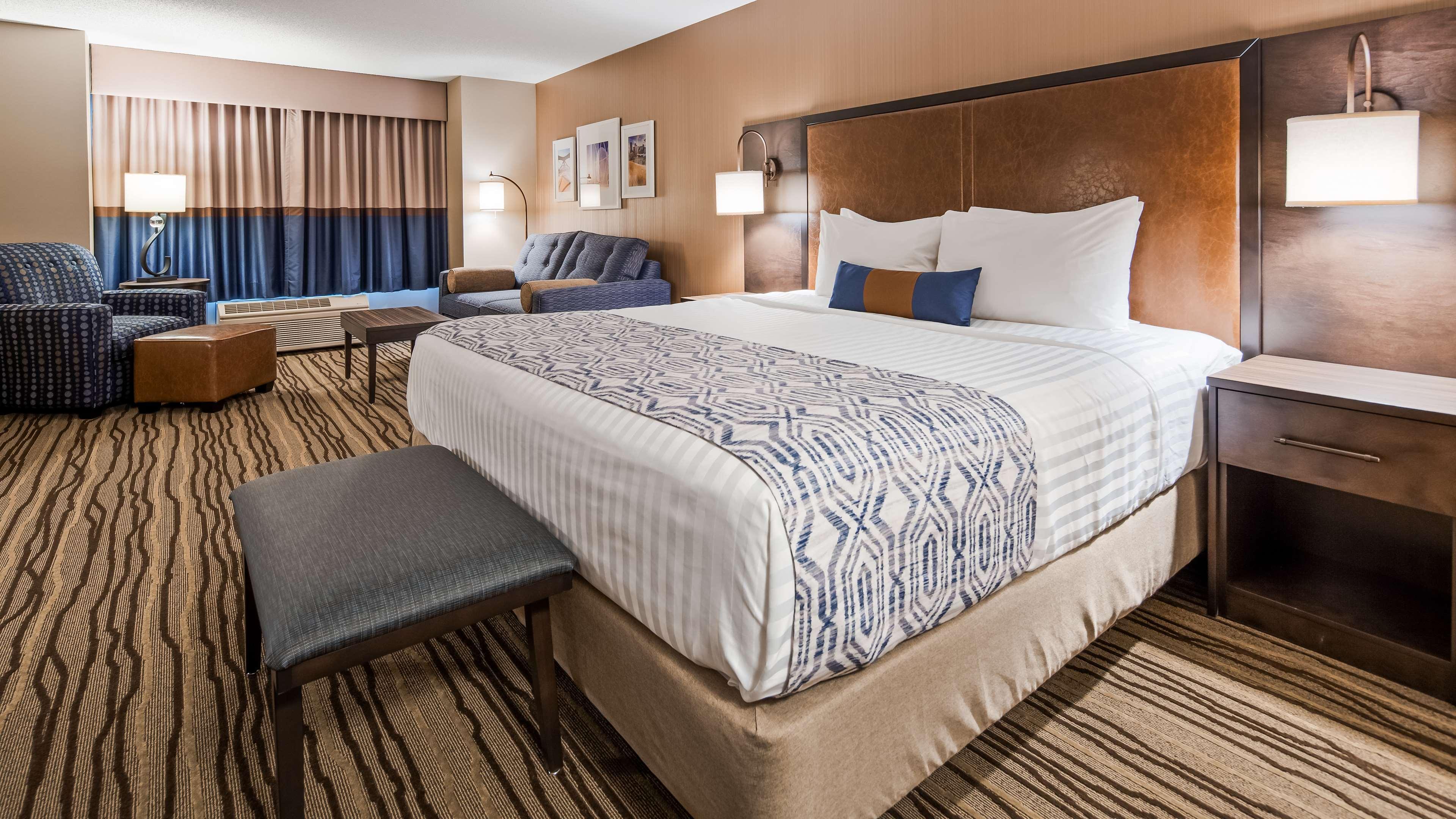 Best Western Plus Calgary Centre Inn Экстерьер фото