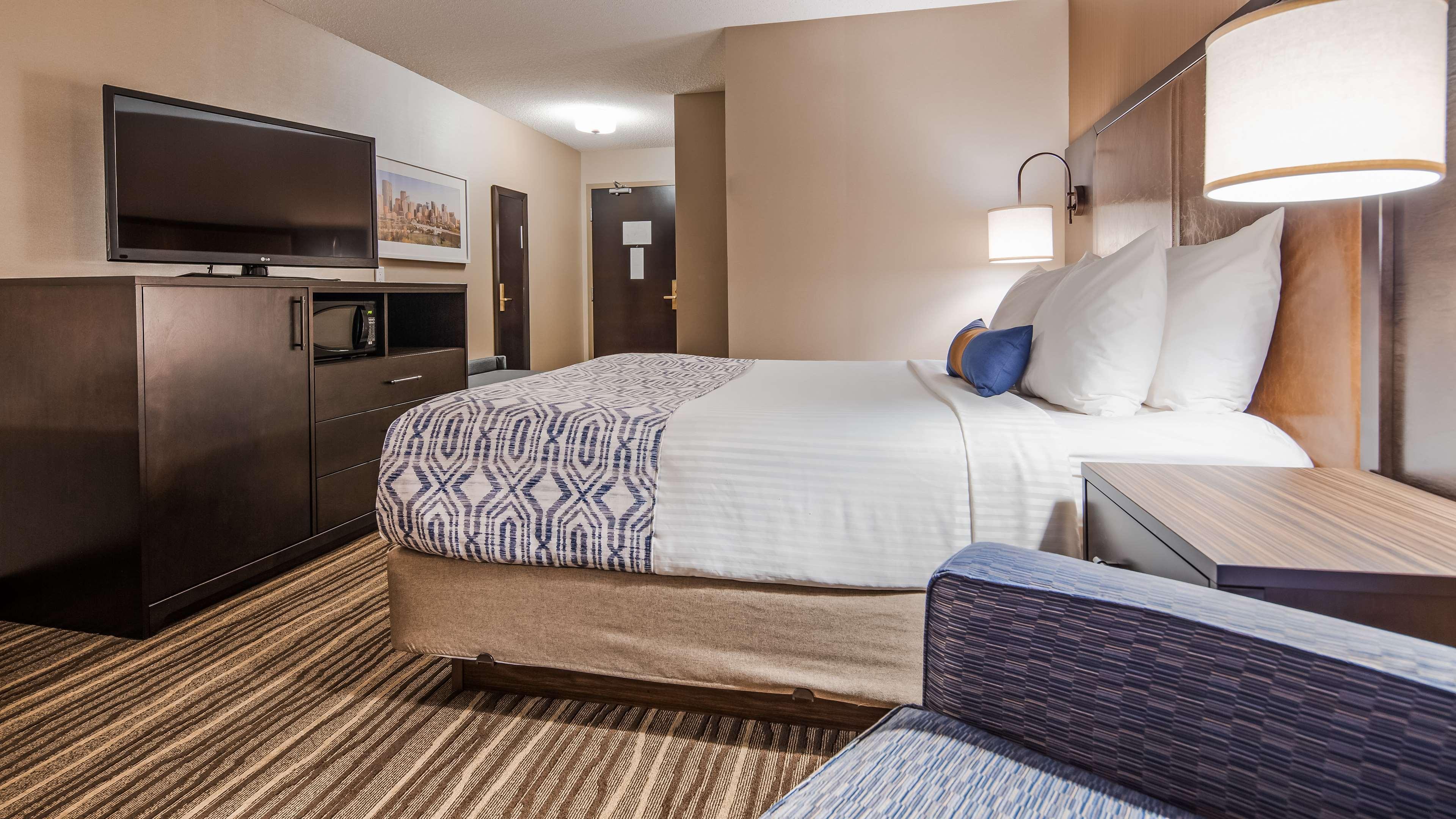 Best Western Plus Calgary Centre Inn Экстерьер фото