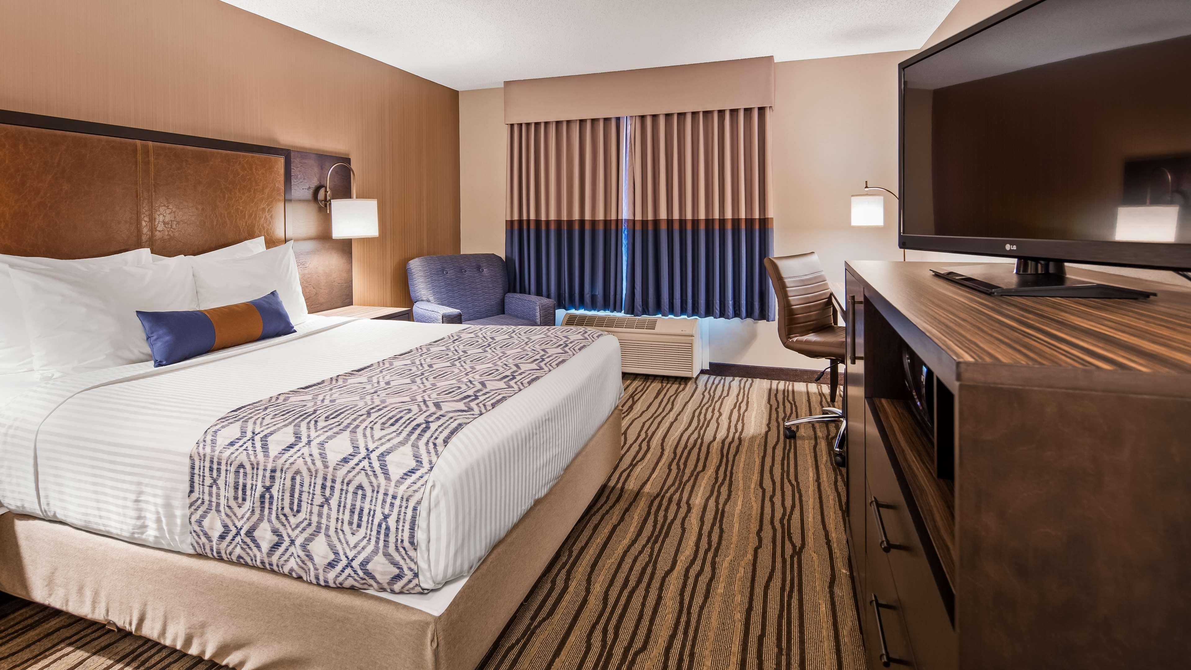 Best Western Plus Calgary Centre Inn Экстерьер фото