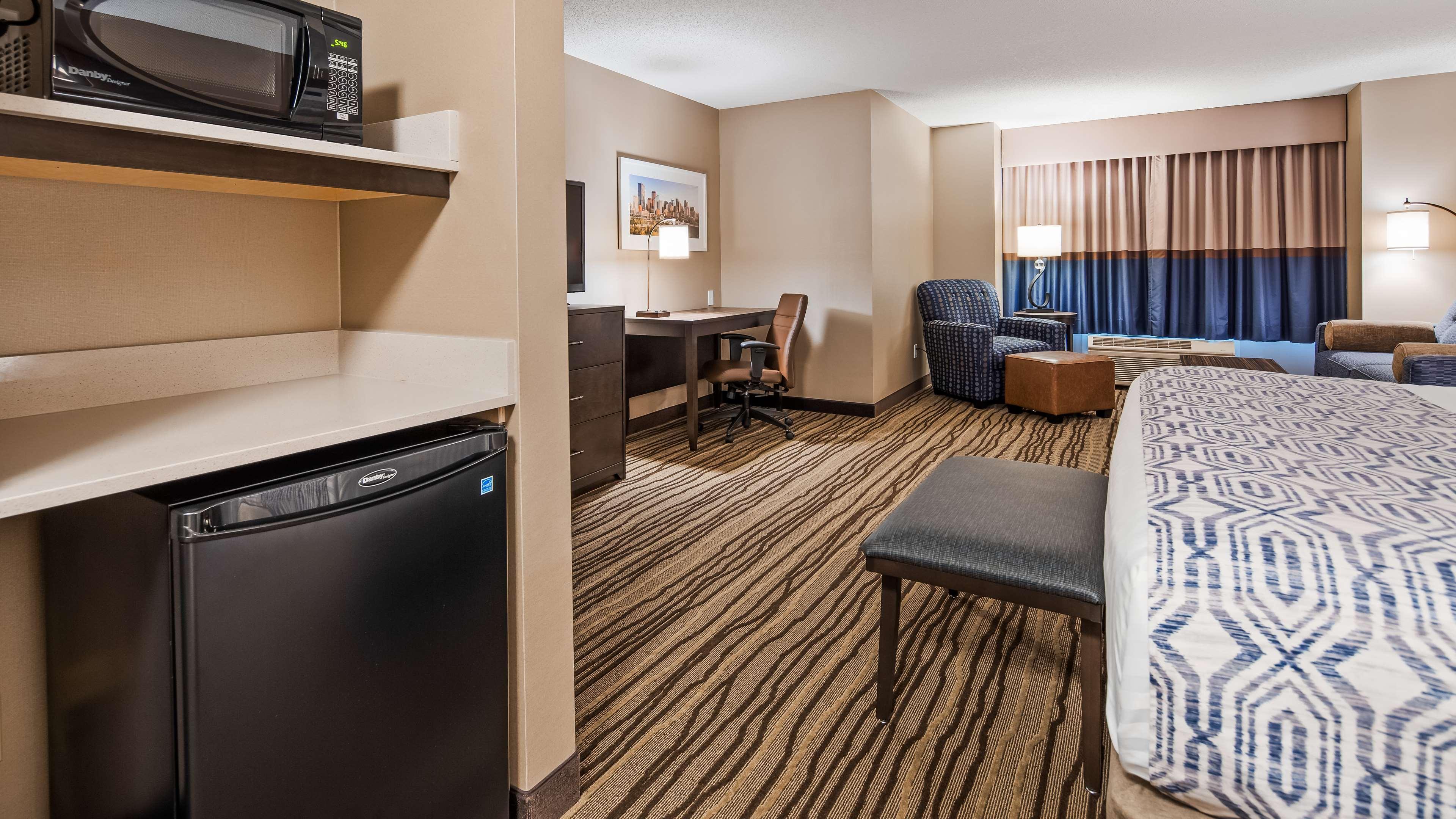 Best Western Plus Calgary Centre Inn Экстерьер фото