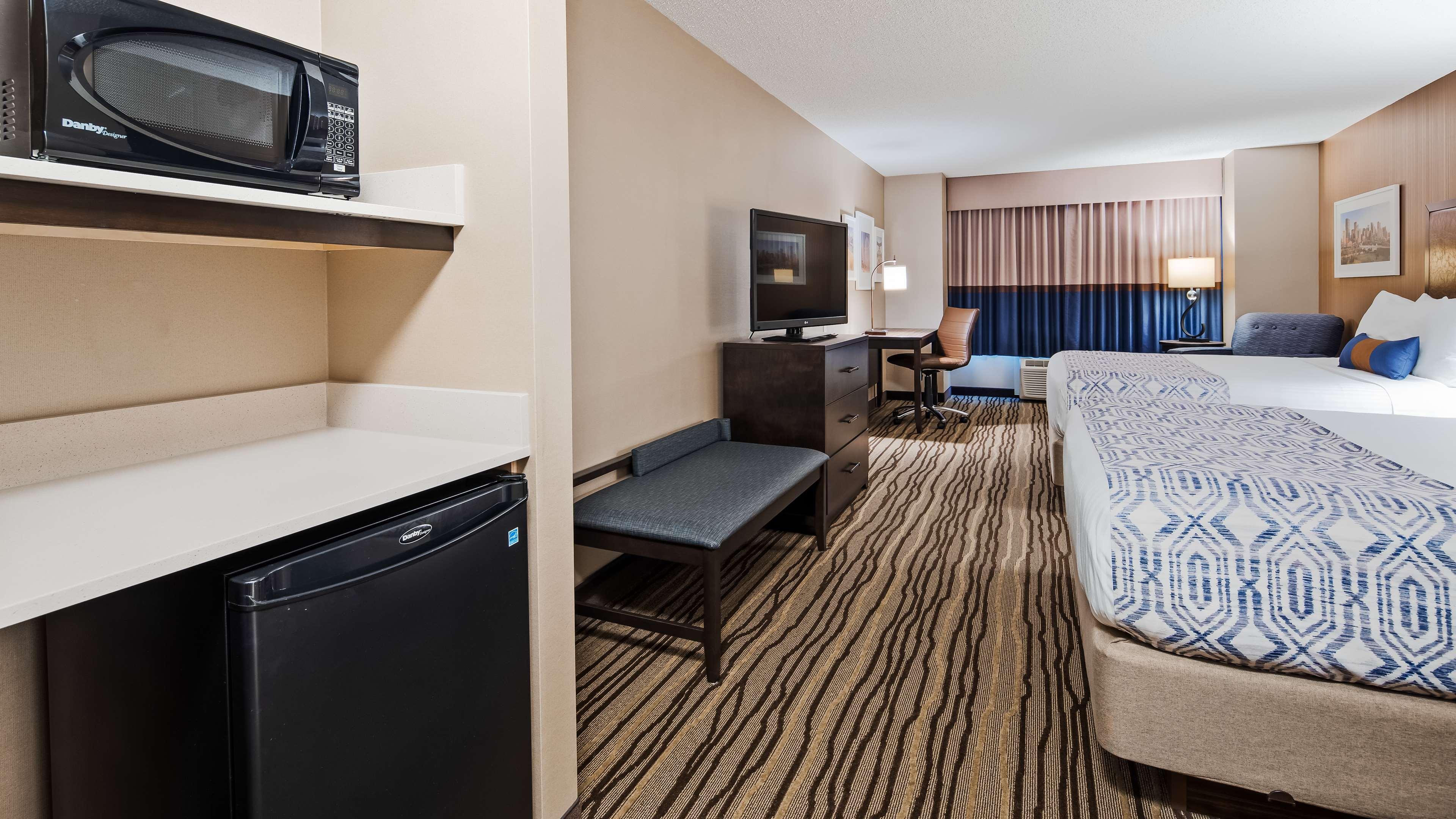 Best Western Plus Calgary Centre Inn Экстерьер фото