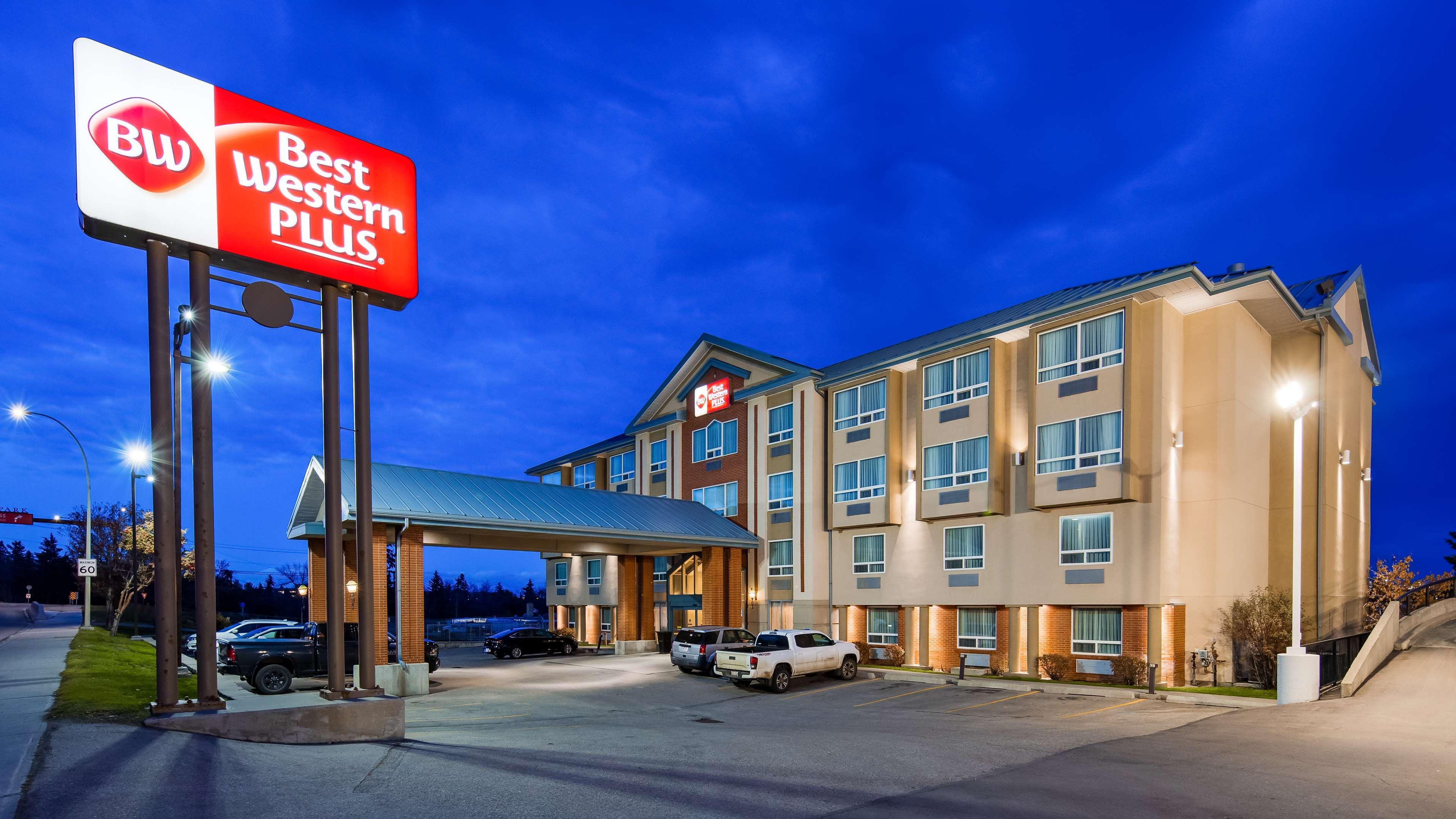 Best Western Plus Calgary Centre Inn Экстерьер фото