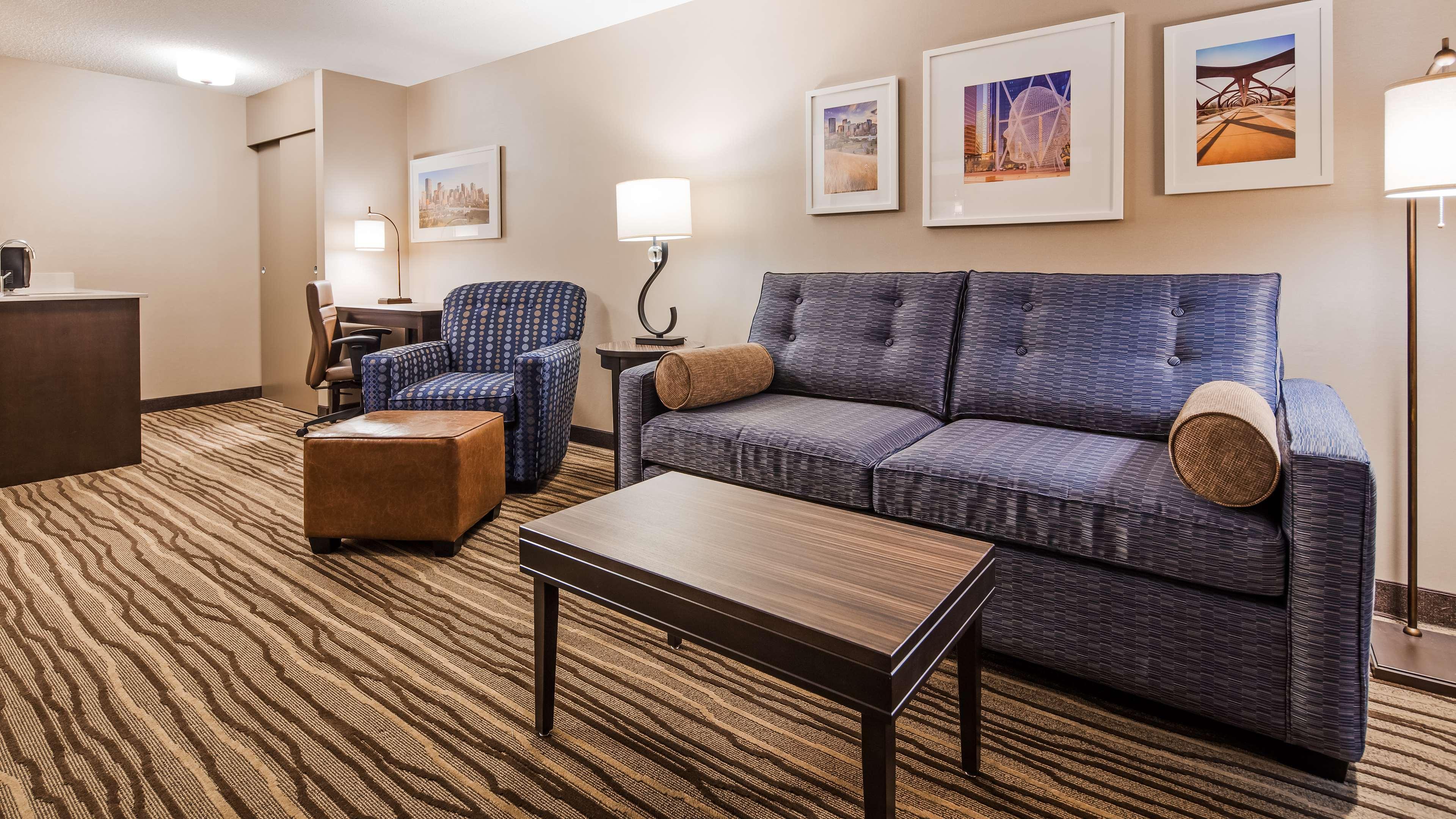 Best Western Plus Calgary Centre Inn Экстерьер фото