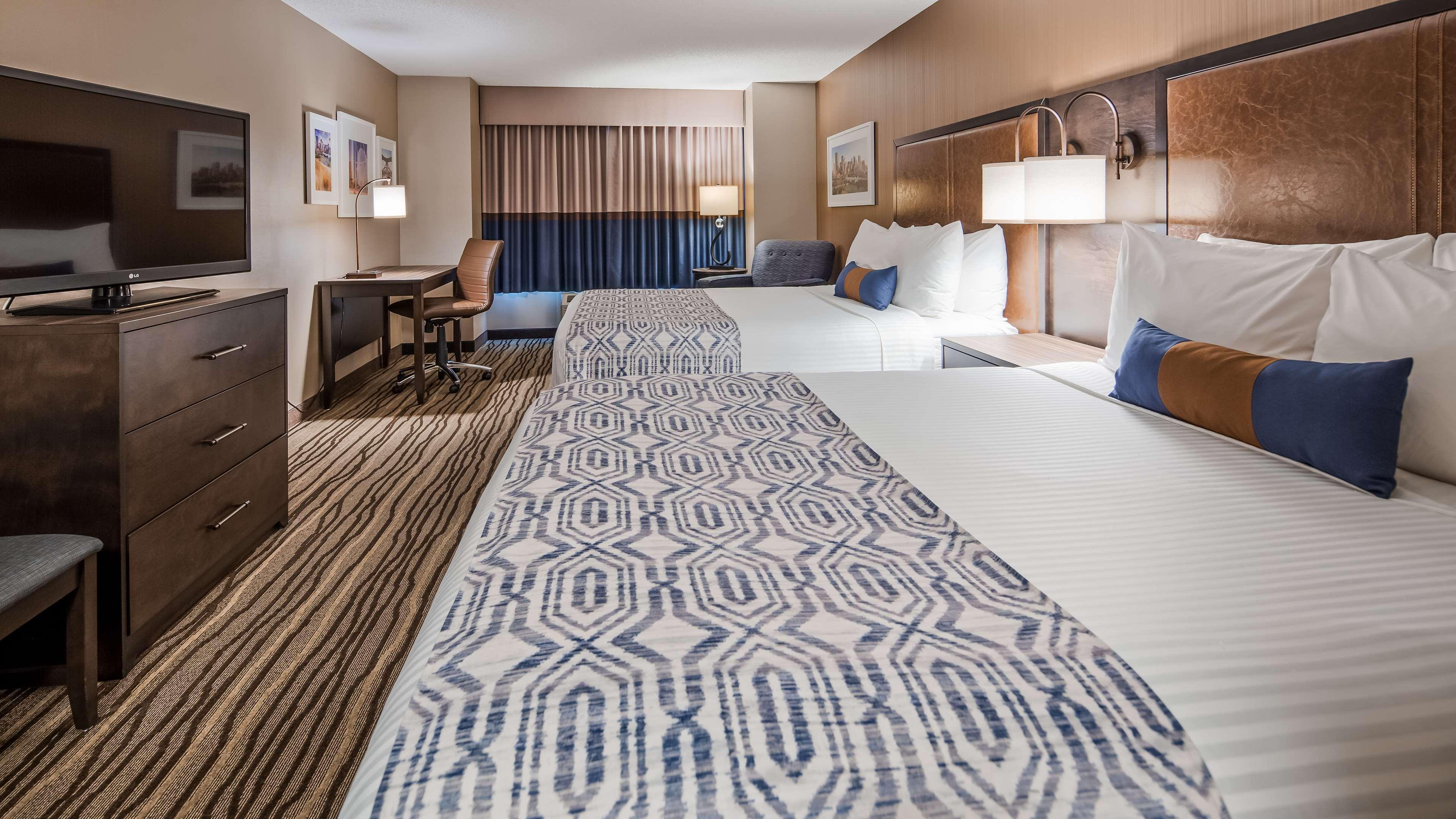 Best Western Plus Calgary Centre Inn Экстерьер фото