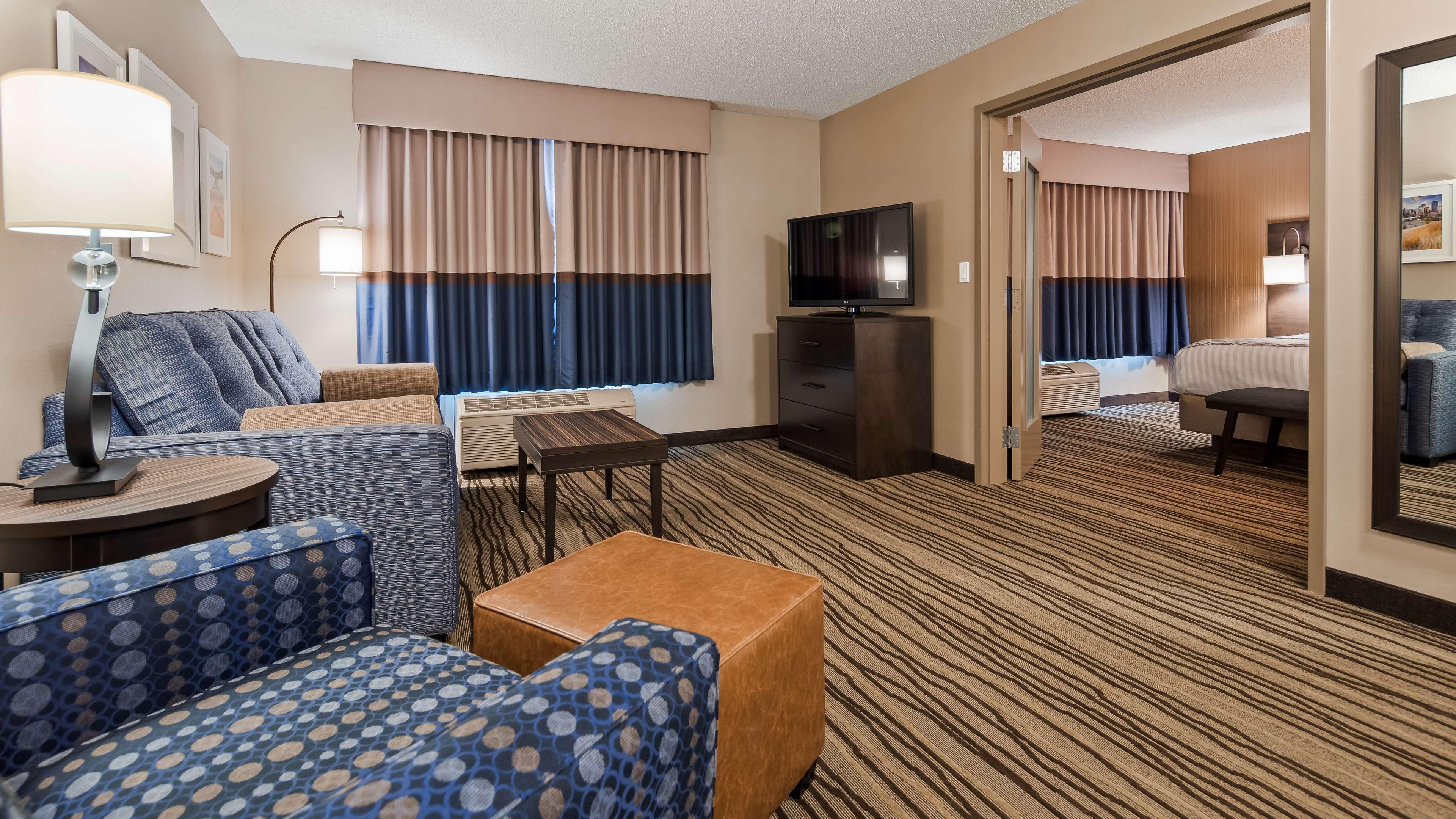 Best Western Plus Calgary Centre Inn Экстерьер фото