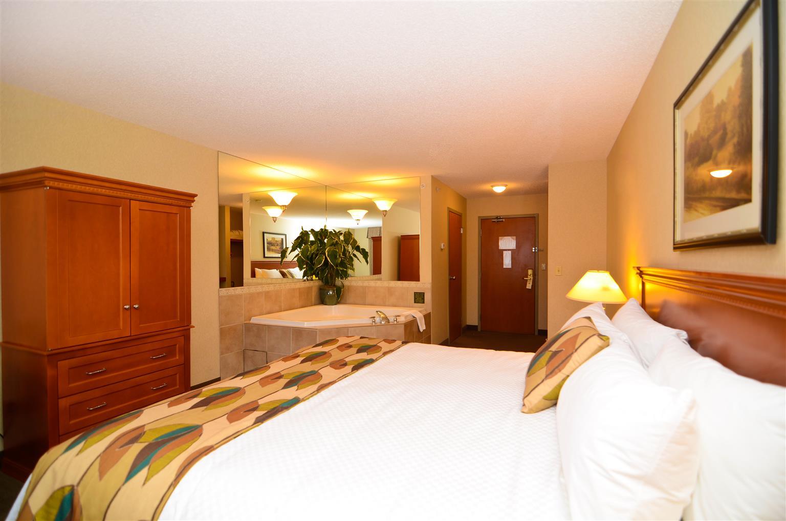 Best Western Plus Calgary Centre Inn Экстерьер фото