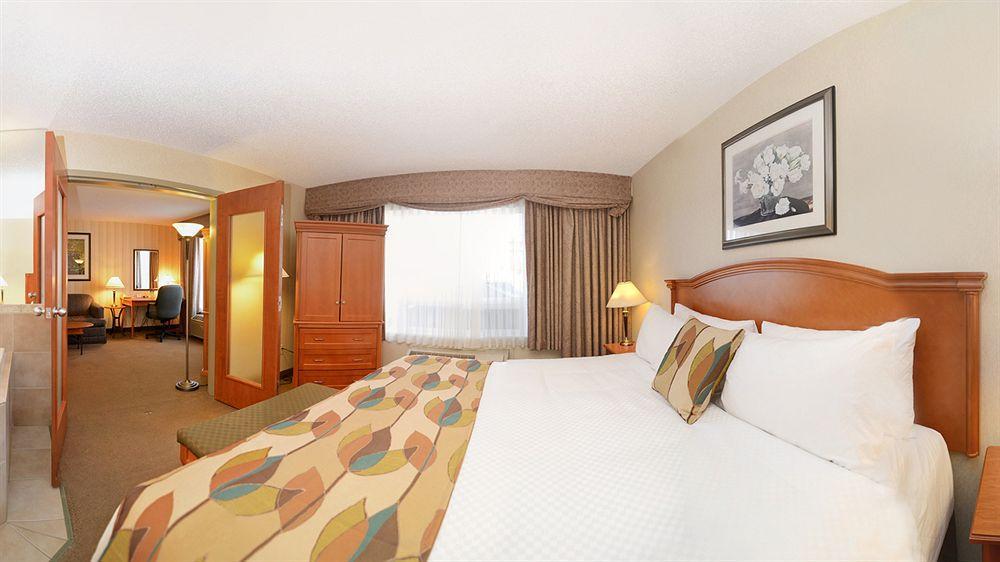 Best Western Plus Calgary Centre Inn Экстерьер фото