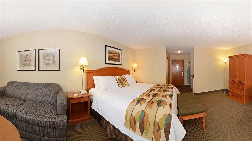 Best Western Plus Calgary Centre Inn Экстерьер фото