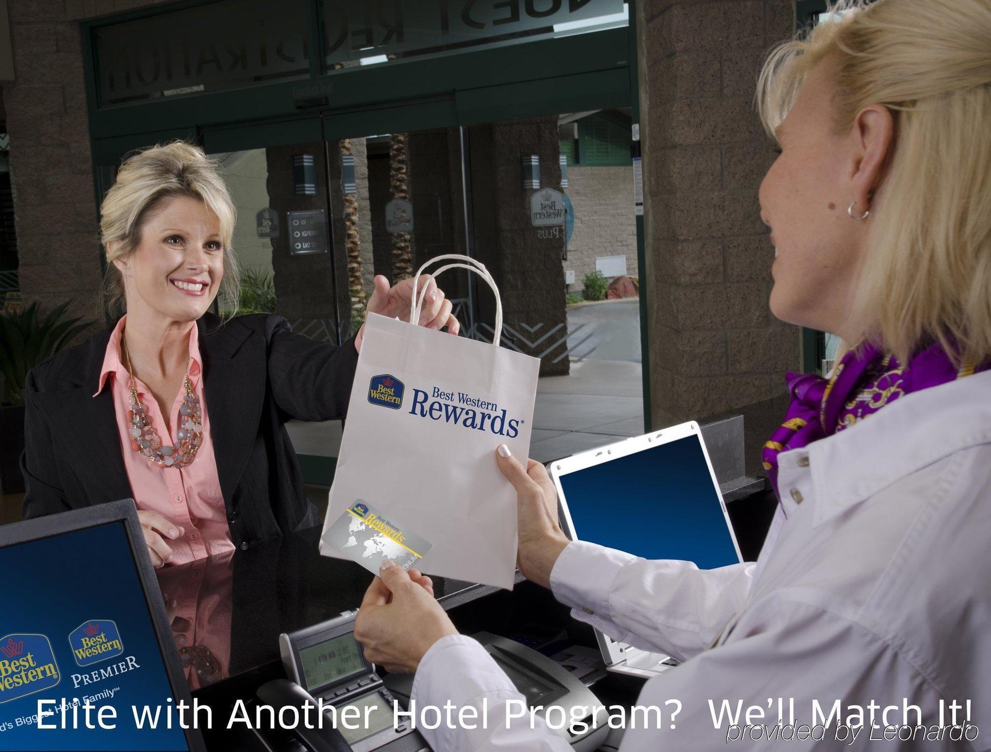 Best Western Plus Calgary Centre Inn Экстерьер фото