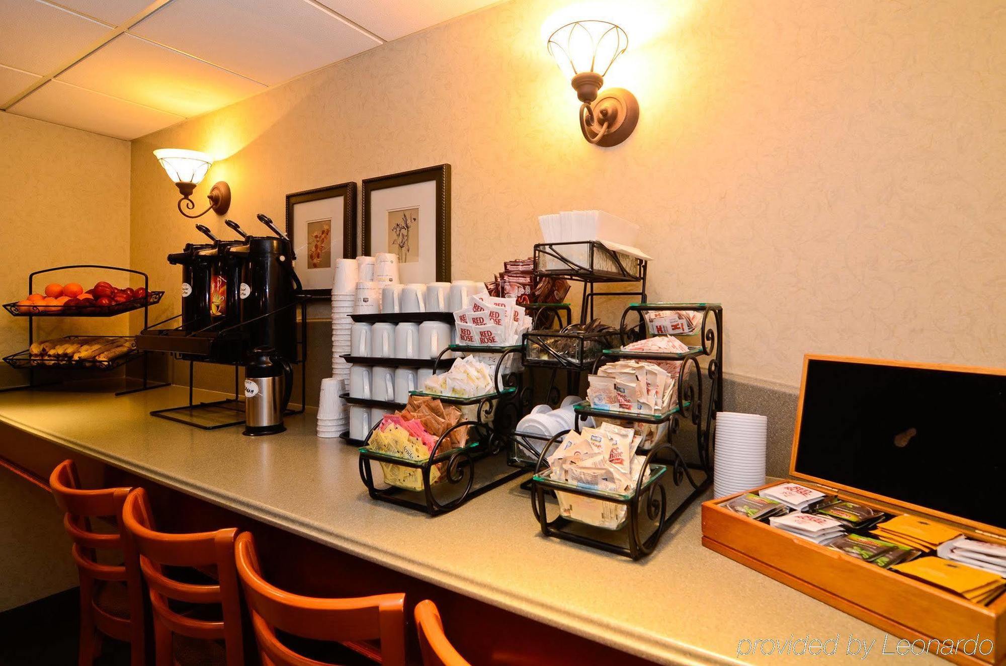 Best Western Plus Calgary Centre Inn Экстерьер фото