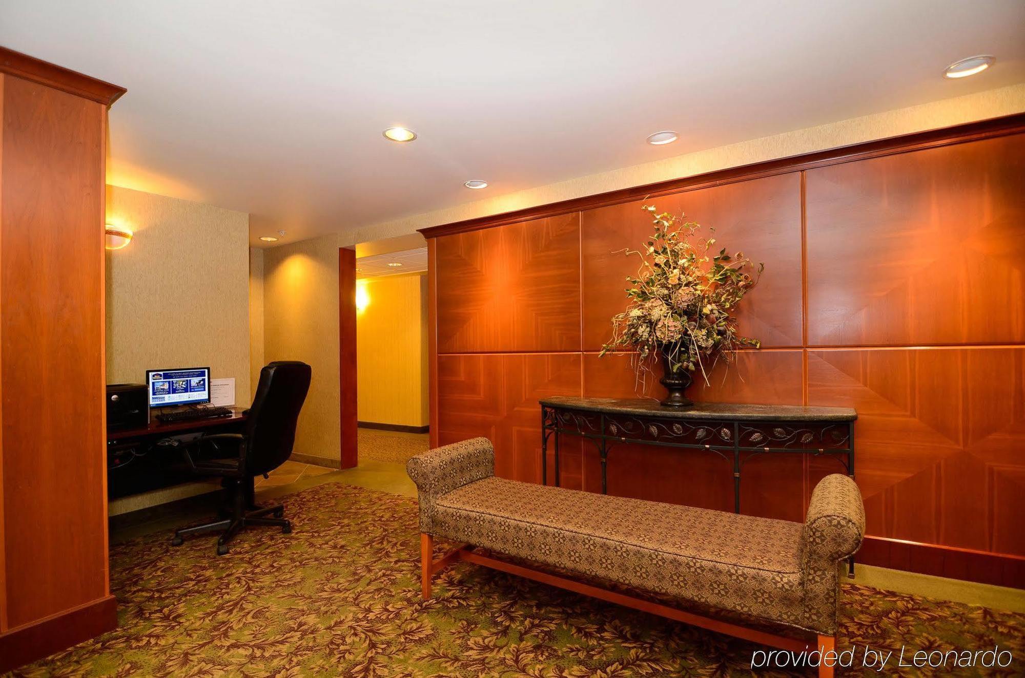 Best Western Plus Calgary Centre Inn Экстерьер фото