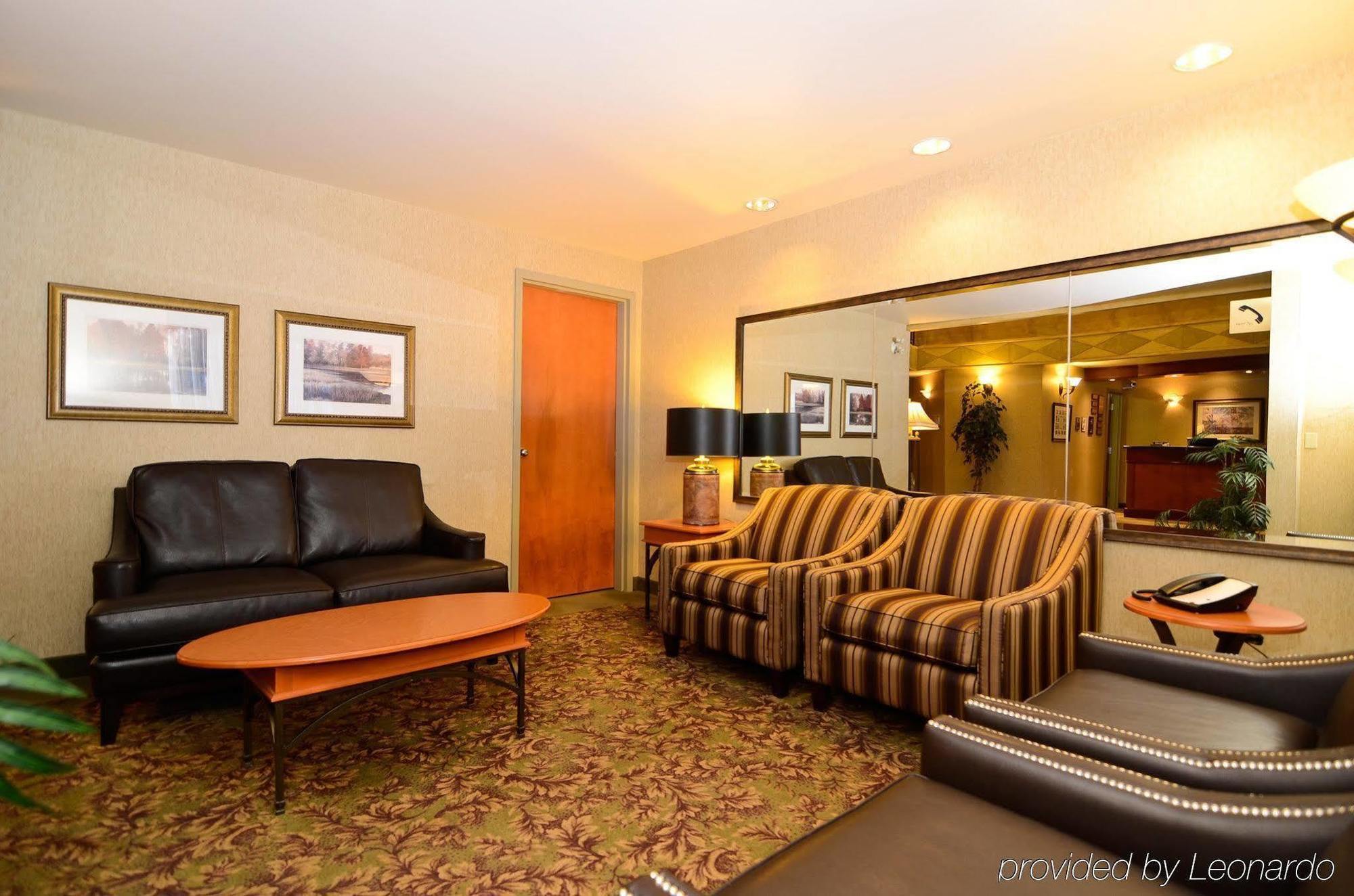 Best Western Plus Calgary Centre Inn Экстерьер фото