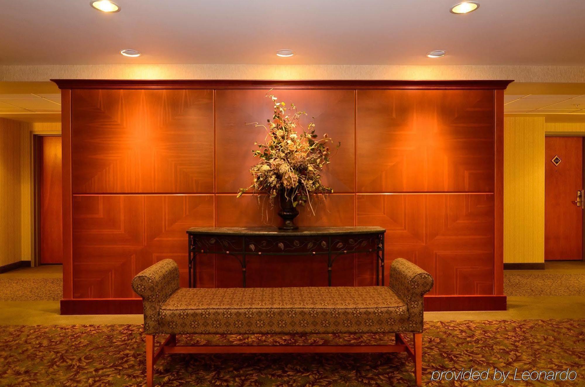 Best Western Plus Calgary Centre Inn Экстерьер фото