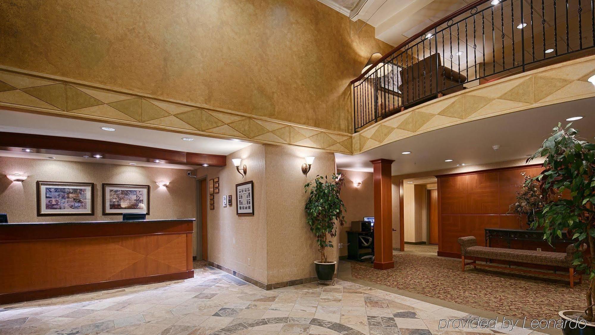 Best Western Plus Calgary Centre Inn Экстерьер фото
