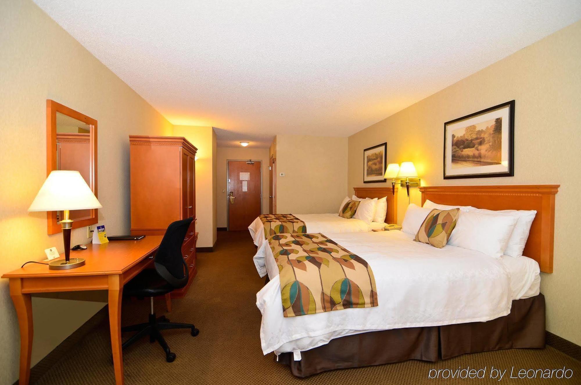 Best Western Plus Calgary Centre Inn Экстерьер фото