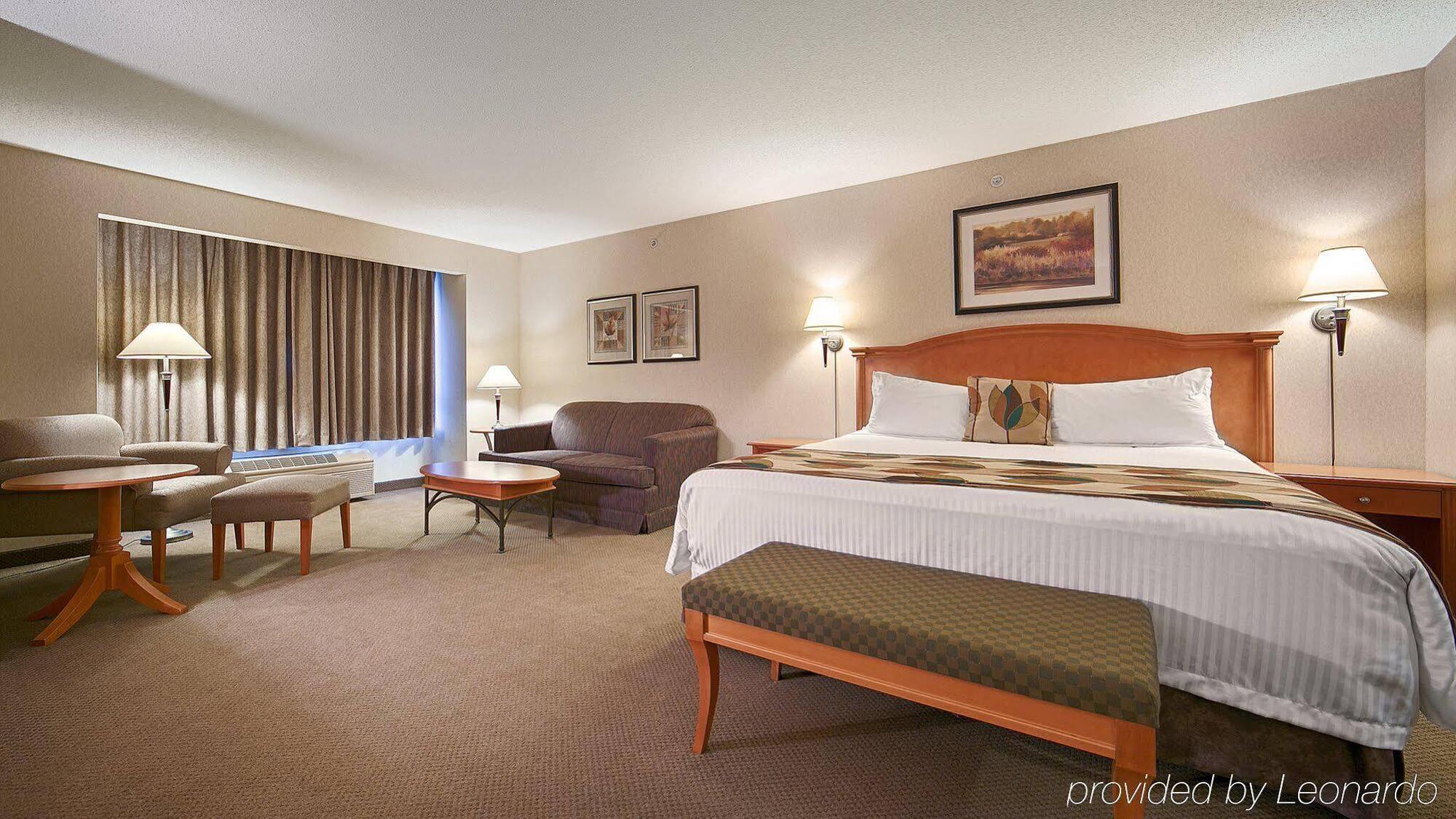 Best Western Plus Calgary Centre Inn Экстерьер фото