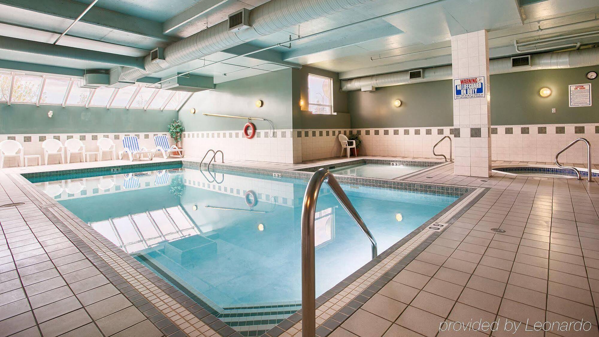 Best Western Plus Calgary Centre Inn Экстерьер фото